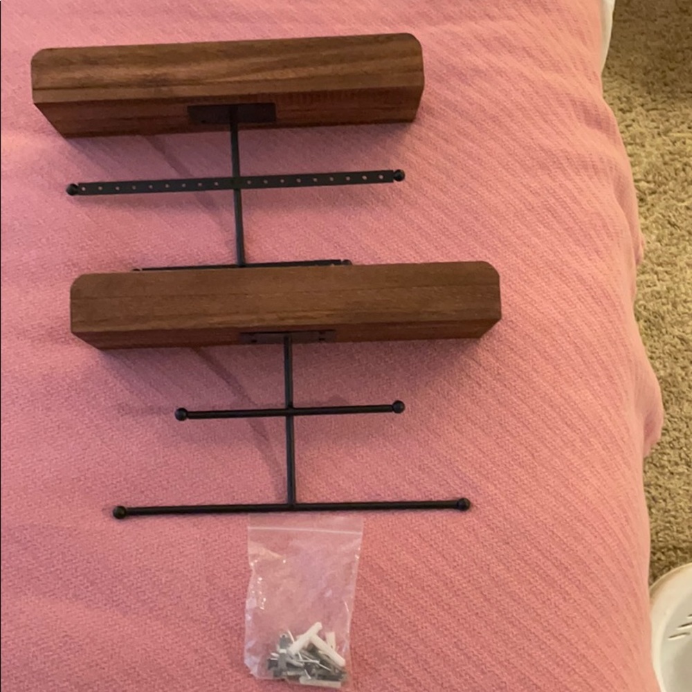 Jewelry wall hanger